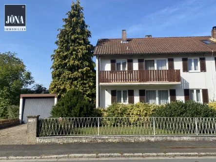  - Haus kaufen in Kulmbach - RESERVIERT!Doppelhaushälfte mit Charme!Zwei Wohneinheiten in ruhiger Lage mit pflegeleichtem Garten