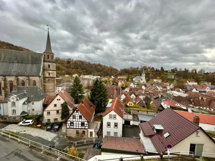  - Haus kaufen in Kulmbach - Stabile Rendite in zentraler Lage:Vermietetes Mehrfamilienhaus als solide Investition!