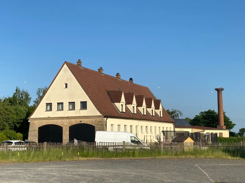 Titelbild  - Haus kaufen in Kulmbach - Wohn- und Gewerbefläche als Anlagemöglichkeit oder zur eigenen Nutzung Werkstatt-/Lagerfläche zu verkaufen