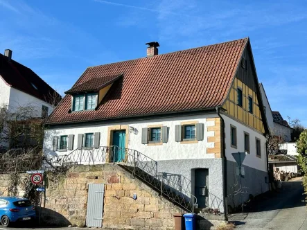  - Haus kaufen in Kulmbach - Willkommen in Ihrem zukünftigen Zuhause!Historisches Fachwerkhaus mitCharme und kleinem Garten