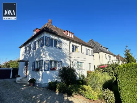 Titelbild - Haus kaufen in Mainleus - Ein Zuhause für die ganze Familie: Zweifamilienhaus mit Charme