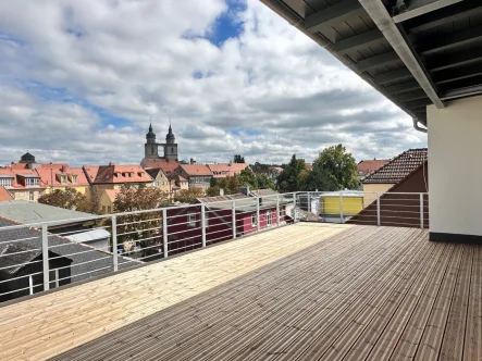 Dachterrasse - Wohnung kaufen in Bayreuth - Zentrale und großzügige Neubau-Penthousewohnung in der Innenstadt mit Blick auf Stadtkirche