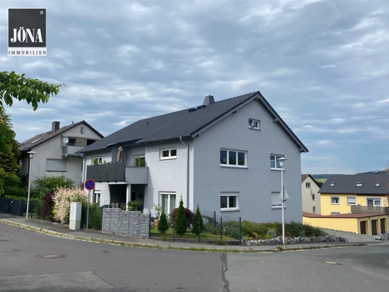 Ansicht - Haus kaufen in Bayreuth / Aichig - Modernes, neuwertiges Mehrfamilien- / Mehrgenerationenhaus mit 3 Wohnungenin beliebter Lage von Bayreuth