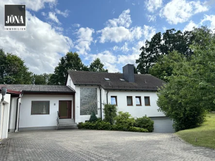 Aussenansicht - Haus kaufen in Kulmbach - Einfamilienhaus in ruhiger Lage mit Anbau