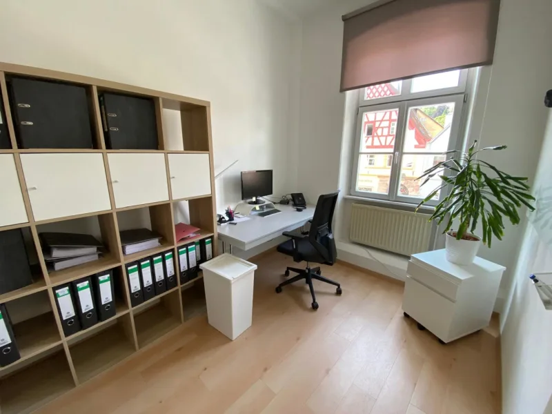 kleines Büro links