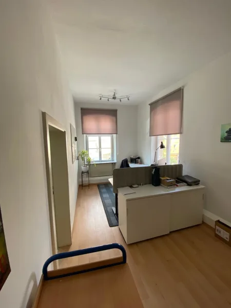 kleines Büro rechts