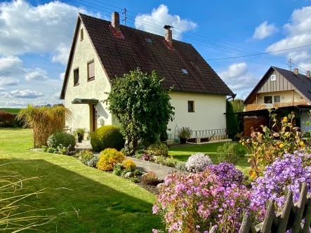  - Haus kaufen in Mainleus - RESERVIERT!Genießen Sie die herrliche Lage:gepflegtes Wohlfühlhaus mit liebevoll angelegtem Garten