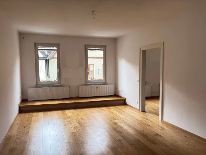 Wohnzimmer - Wohnung mieten in Kulmbach - Renovierte 4,5 Zimmerwohnung zentral in der Innenstadt mit Terrasse