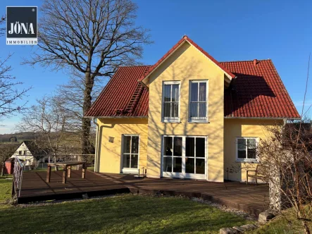  - Haus kaufen in Kulmbach / Forstlahm - Wohnen mit Weitblick: Charmantes Einfamilienhaus mit großem Garten und Panoramablick