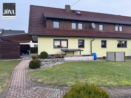  - Haus kaufen in Marktleugast / Mannsflur - Attraktive Doppelhaushälfte in ruhiger Wohnlage