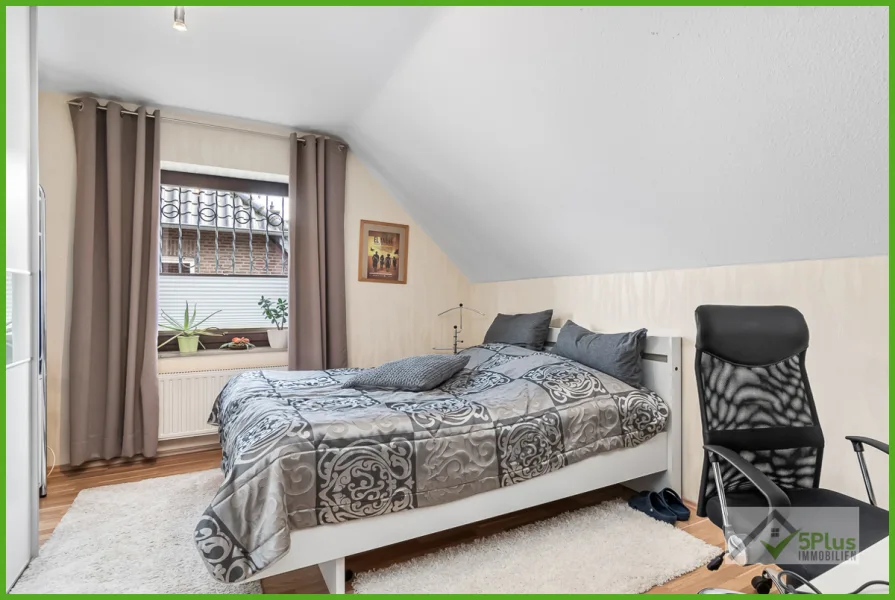 5Plus Immo Haus zum Kauf Inden Altdorf Schlafzimmer 1 DG