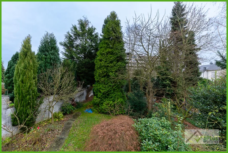 5Plus Immo Haus zum Kauf Mönchengladbach Blick vom Balkon in Garten