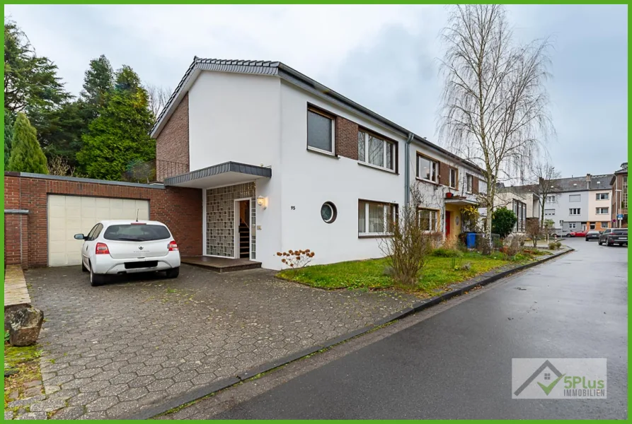 5Plus Immo Haus zum Kauf Mönchengladbach Straßenansicht - Haus kaufen in Mönchengladbach / Rheydt - + 5PLUS + IHR GLÜCK IN RHEYDT++ DOPPELHAUSHÄLFTE MIT GARTEN UND GARAGE + KÄUFERPROVISIONSFREI