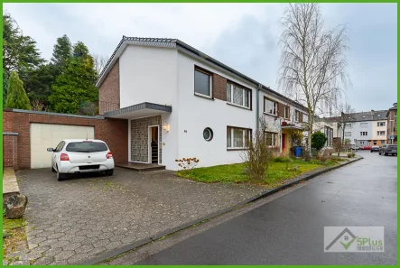 5Plus Immo Haus zum Kauf Mönchengladbach Straßenansicht - Haus kaufen in Mönchengladbach / Rheydt - + 5PLUS + IHR GLÜCK IN RHEYDT++ DOPPELHAUSHÄLFTE MIT GARTEN UND GARAGE + KÄUFERPROVISIONSFREI