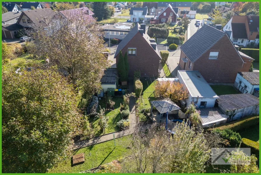 5Plus Immo Haus zum Kauf Düren Birgel Drohnenaufnahme von hinten