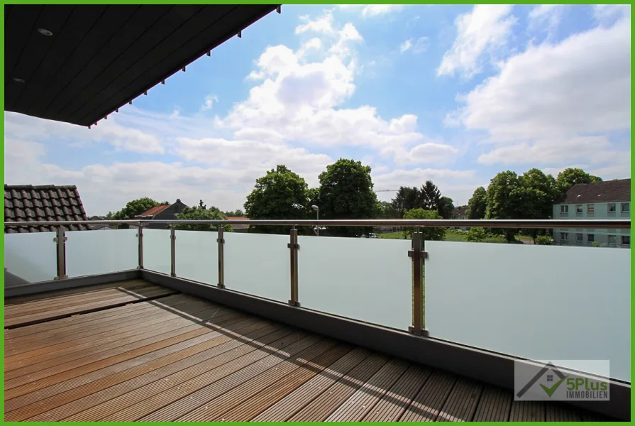 5Plus Immo Penthouse Wohnung Geilenkirchen Dachterrasse  - Wohnung mieten in Geilenkirchen - + 5PLUS + GEILENKIRCHEN + BARRIEREARME 3-ZIMMER PENTHOUSEWOHNUNG MIT EBK UND PKW-STELLPLATZ +