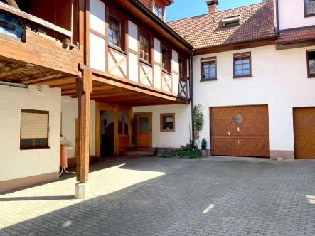 Innenhof - Haus kaufen in Nußloch - Schickes Einfamilienhaus mit viel Platz und großem Garten