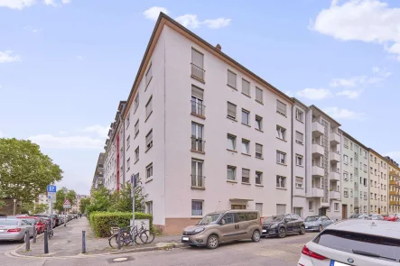 Hausansicht - Wohnung kaufen in Mannheim - Charmante 2-Zimmerwohnung mit Balkon im beliebten Mannheim-Lindenhof