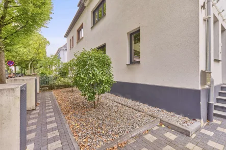 Vorgarten - Haus kaufen in Ludwigshafen am Rhein - Wohnen auf höchstem Niveau! Modernes Zweifamilienhaus auf der Parkinsel - provisionsfrei für Käufer