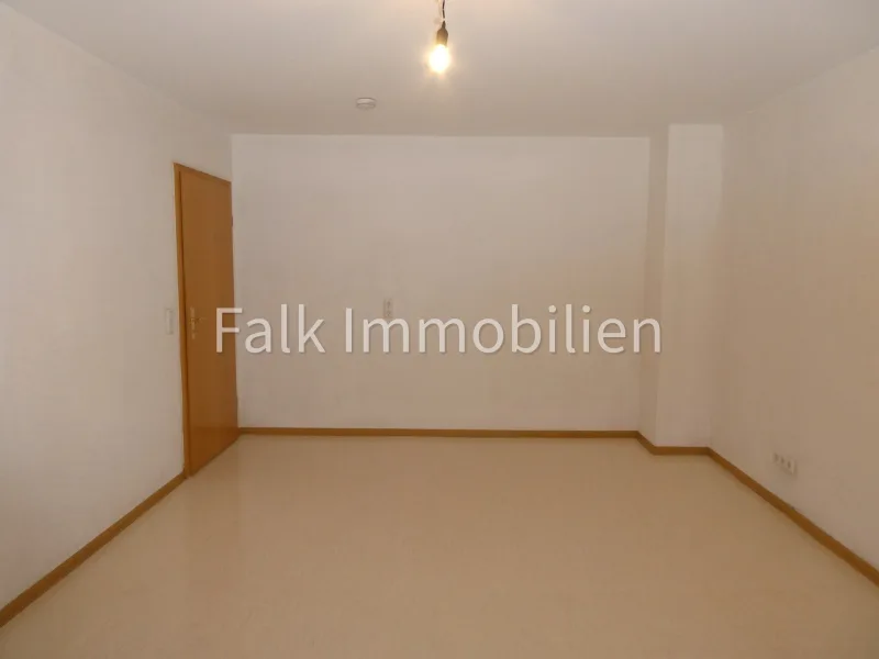 Schlafzimmer m. Zugang Balkon