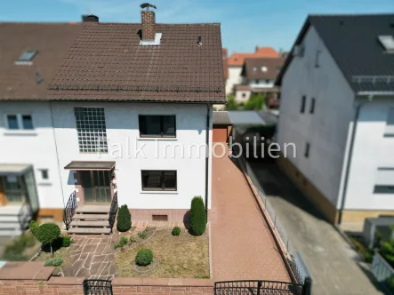 Hausansicht Luftaufnahme - Haus kaufen in Brühl - ***Ein Zuhause voller Möglichkeiten! 2-Familien-/Doppelhaushälfte + 2 Garagen in Brühl-Rohrhof***