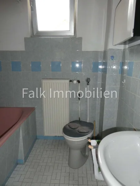 TL-Bad mit Badewanne EG