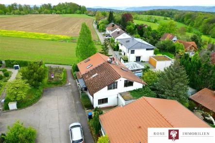 Titelbild - Haus kaufen in Remshalden - Handwerker aufgepasst!Renovierungsbedürftige DHH mit Duplex-GA in toller Lage von Remshalden-Buoch