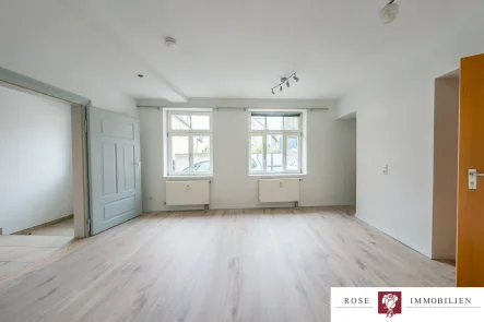 Wohnzimmer Bild 3 - Wohnung kaufen in Stuttgart / Untertürkheim - Kapitalanlage im Herzen von Untertürkheim! 3-Zimmer EG-Wohnung, ideal für WGs