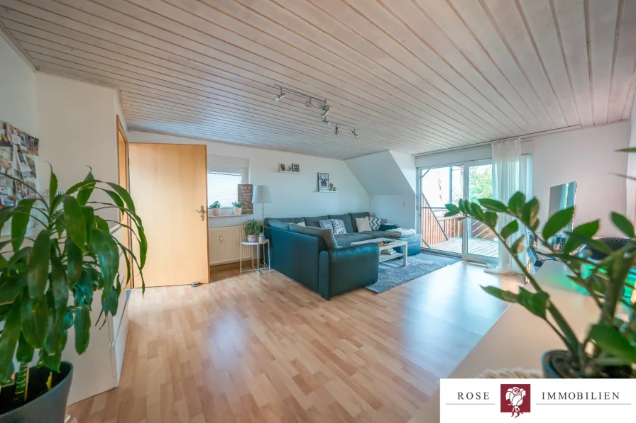 Wohnzimmer Bild 1 - Wohnung mieten in Schorndorf-Buhlbronn - Schöne 3 Zimmermaisonettewohnung mit Aussicht & niedrigem Energiewert in Schorndorf-Buhlbronn