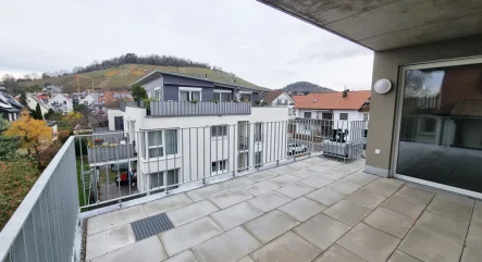Dachterrasse mit Blick auf die Weinberge - Wohnung mieten in Metzingen - Wunderschöne Neubau-Wohnung auf 2 Ebenen in Metzingen