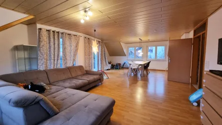 großer Wohnbereich - Wohnung mieten in Kusterdingen / Jettenburg - Schöne 4-Zimmer-Wohnung in ruhiger Lage