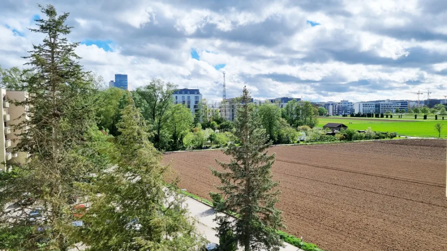 schöne Aussicht - Wohnung kaufen in Stuttgart - Sichere Kapitalanlage • Gepflegte und gut vermietete 2-Zi. Wohnung mit hohen Rücklagen!