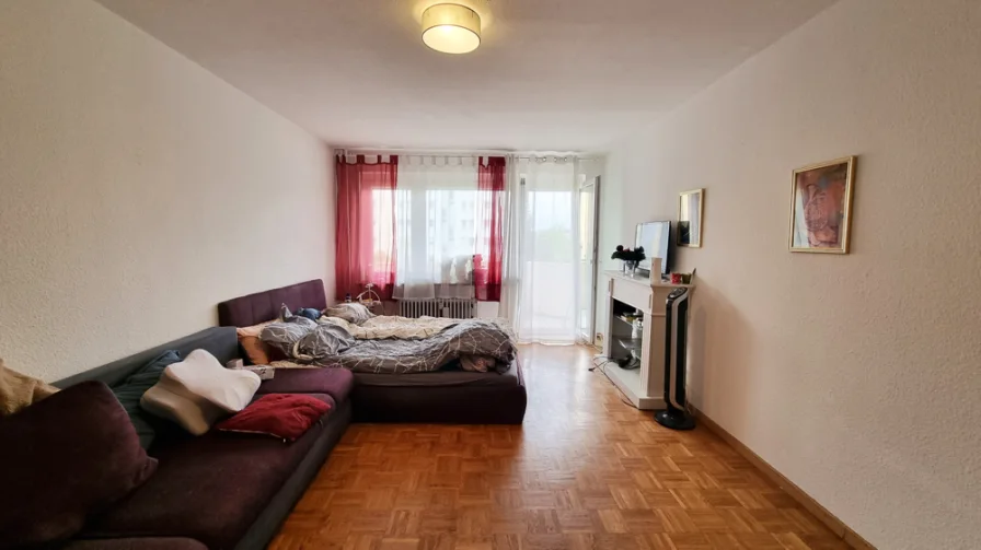 Zimmer mit Zugang zur Loggia - Wohnung kaufen in Konstanz - Ideale Studentenwohnung mit Loggia und Stellplatz