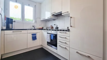 moderne Einbauküche samt Elektrogeräten - Haus kaufen in Reutlingen - Ihr eigenes Reihenmittelhaus mit TG und Dachterrasse! Neuwertig, zentrumsnah und einzugsbereit!