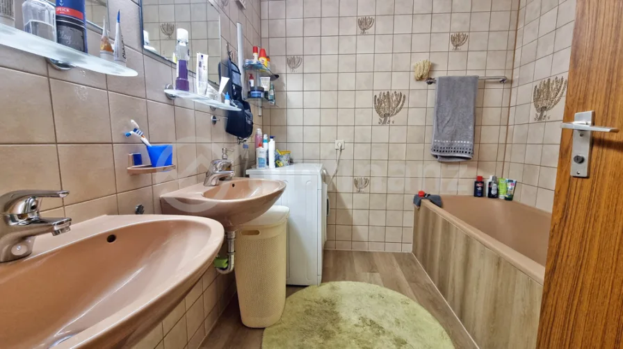 Badezimmer mit Badewanne