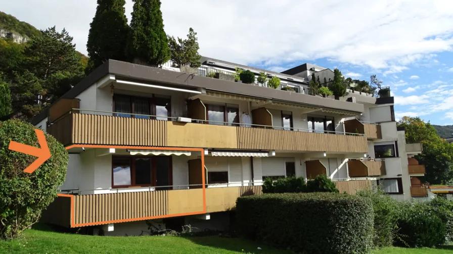 Außenbild - Wohnung kaufen in Bad Urach - Schön geschnittene 2-Zimmer-Wohnung in Aussichtslage inkl. großer Einzelgarage !!