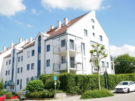 aussenansicht seitlich - Wohnung kaufen in Friedberg - Hübsche 2 ZKB mit zwei Terrassen & Garten in FRIEDBERG