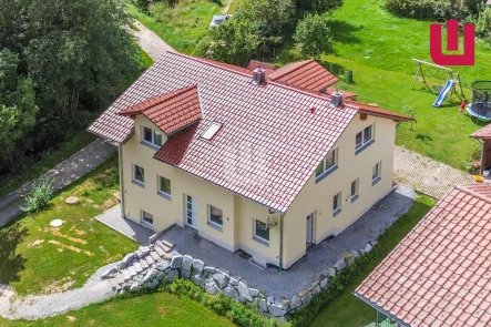 Außenansicht - Haus kaufen in Auerbach - Für den Käufer provisionsfrei! Freistehendes Einfamilienhaus mit viel Platz in sehr ruhiger Lage!