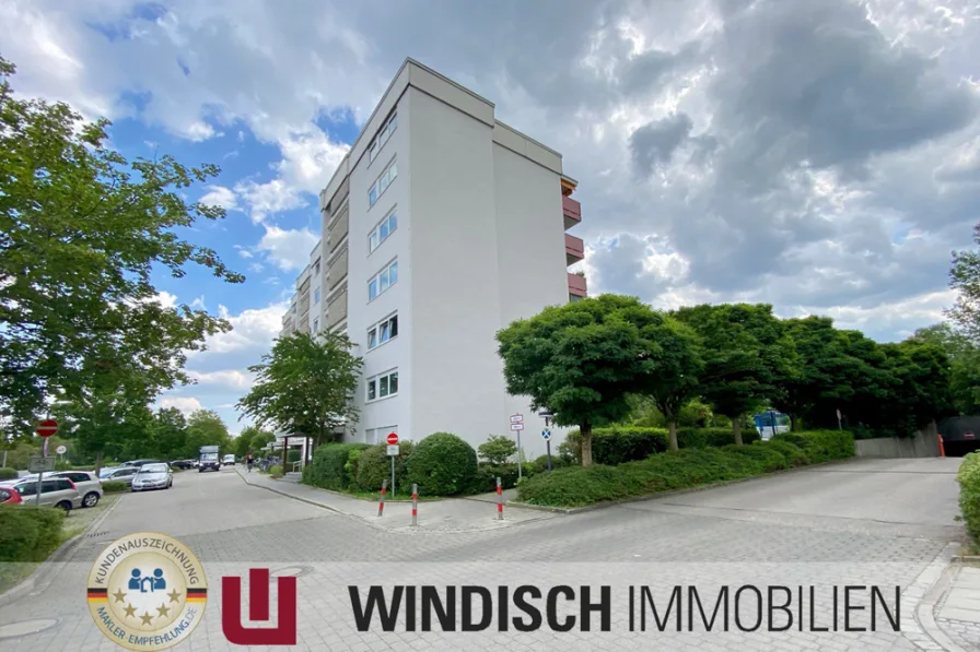 Hausansicht - Wohnung mieten in Germering - WINDISCH Immobilien - Renovierte Dreizimmerwohnung - gegenüber GEP!