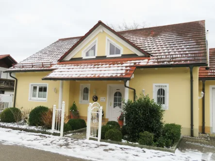 Ansicht Hauseingang - Haus kaufen in Pöttmes - Exclusives Architektenhaus! Gepflegt in ruhiger Lage!