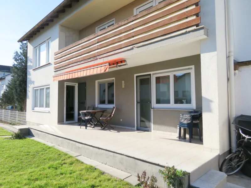 Terrasse - Wohnung kaufen in Langweid am Lech - Ideal für die Familie! Zentrale Lage, mit großer Terrasse und Garten.