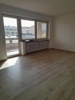 Wohnen - Wohnung mieten in Lappersdorf - komplett neu sanierte 3-4-Zimmer-Wohnung mit Süd-Loggia und Garage in Lappersdorf