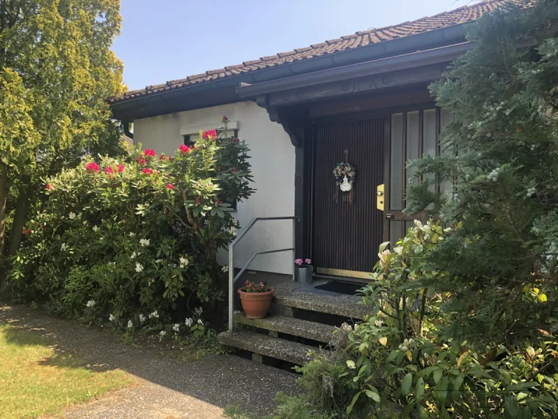 Eingangsbereich - Haus kaufen in Oberreichenbach - Verstecktes Juwel: Einfamilienhaus mit großem Garten