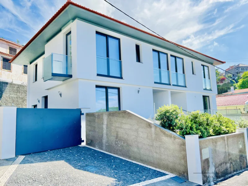 Ansicht - Haus kaufen in Funchal - Luxuriöses modernes T3 Haus mit Meerblick in Santa Luzia, Funchal - voll möbliert!