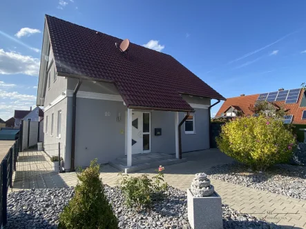 Einfamilienhaus mit Garage und Carport - Haus kaufen in Hahnbach - Hier wird Ankommen zum Verweilen - Schickes Häuschen im Grünen mit Garten und Garage