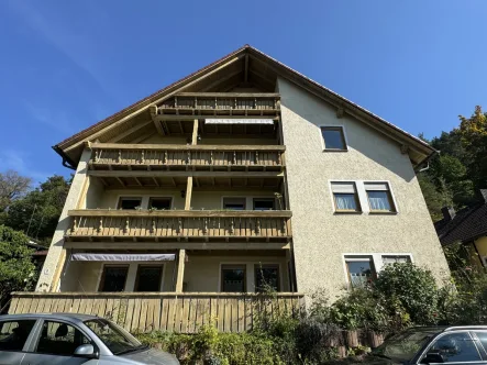 Hausfront - Haus kaufen in Rieden - Attraktives Mehrfamilienhaus im malerischem Rieden – ideal für große Familien und Investoren