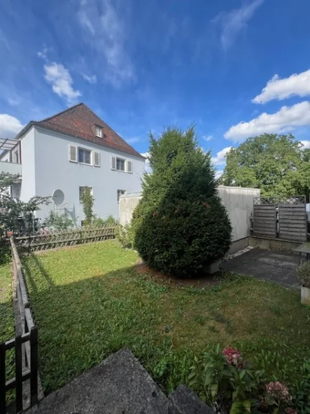 Garten - Wohnung kaufen in Nürnberg - Helle 3-Zimmer-Wohnung mit Balkon und Garten