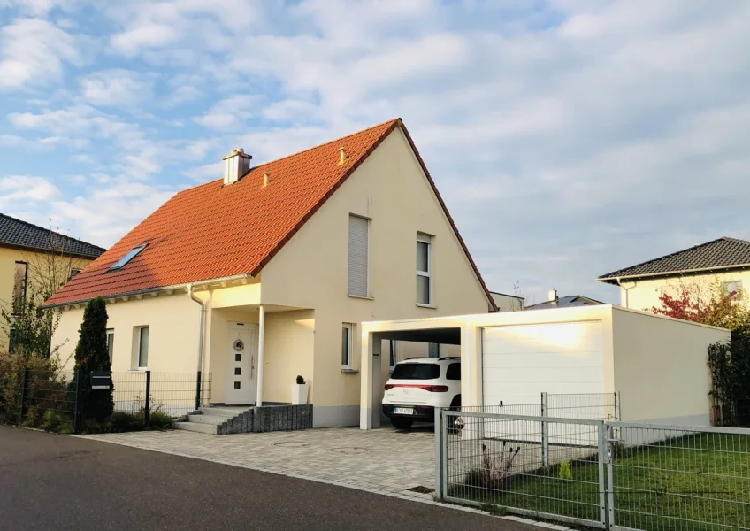 Ansicht - Haus kaufen in Wilhermsdorf - Ihr neues Zuhause - Modernes Einfamilienhaus in ruhiger Lage mit Garten und Terrasse