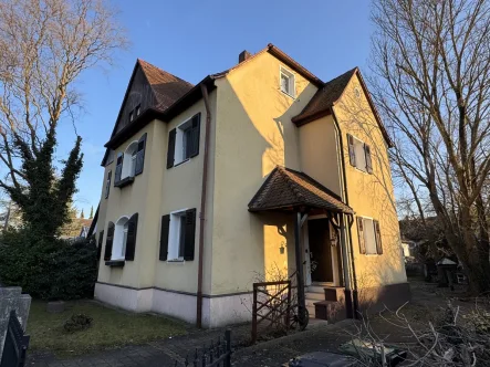 Außenansicht - Haus kaufen in Nürnberg - Perfekt für eine liebevolle Modernisierung - Nostalgische Stadtvilla in Parklage