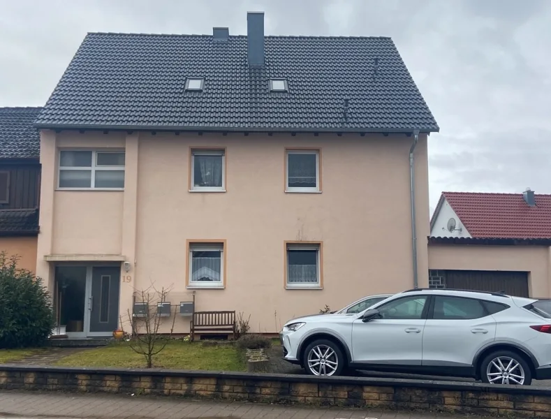 Haus außen  - Wohnung kaufen in Schnelldorf - Wunderschöne Wohnung in 91625 Schnelldorf